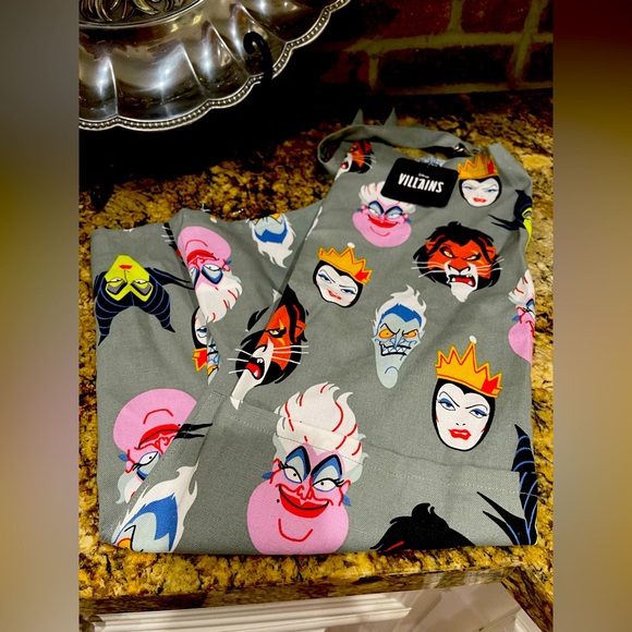 Disney Villains themed kitchen apron - brand new!!! - Picture 1 of 6